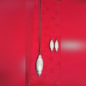 KENDRA SCOTT OPAL 3 PIECE  NECKLACE AND EARRING SET. NWOT